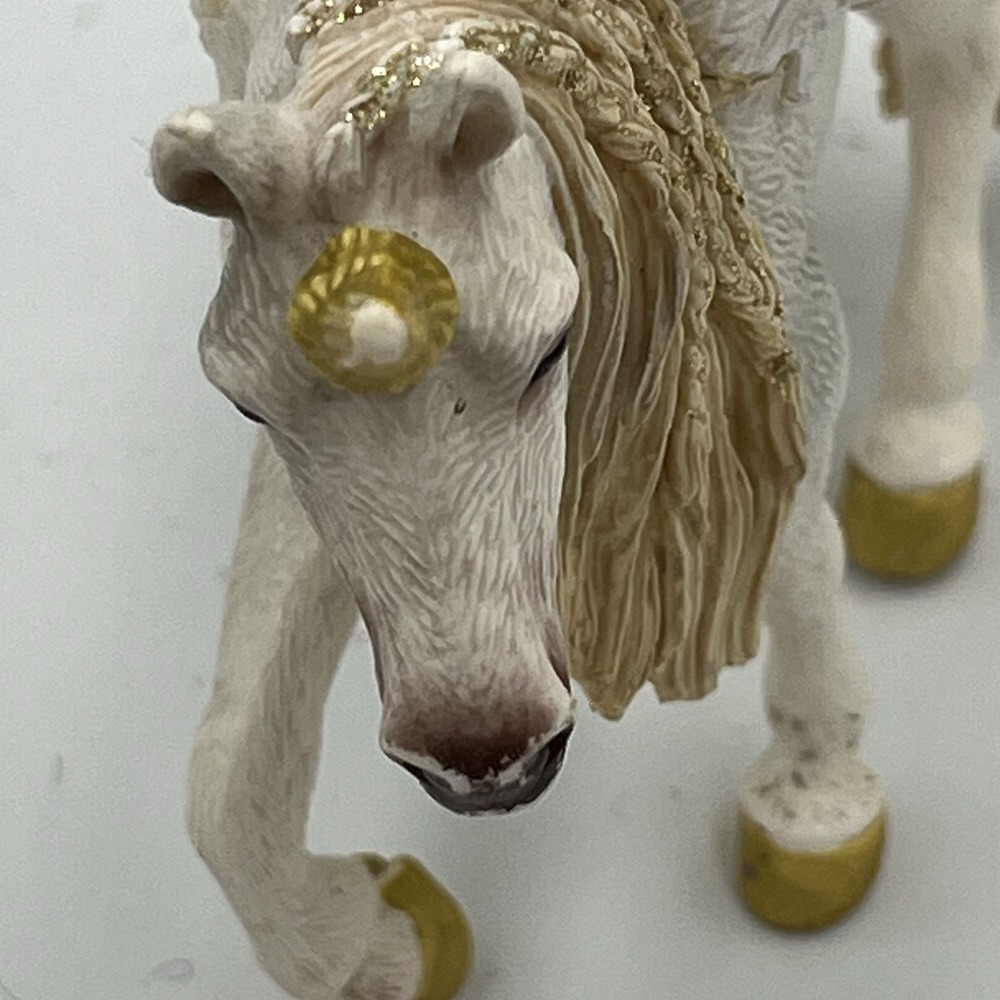 Schleich Winged Rainbow Unicorn Figurine Gold Mane Tail Collector Piece 5.5" - Picture 11 of 14